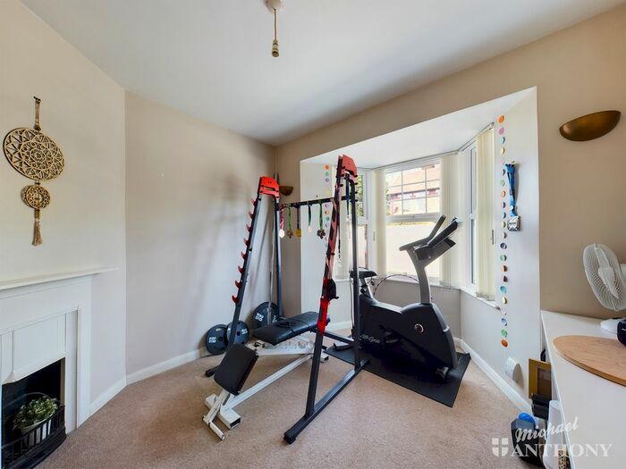 3 Bedroom Terraced House For Sale In Tring Road, Aylesbury, Buckinghamshire, HP20