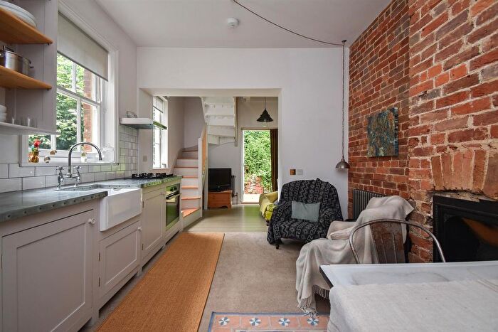 1 Bedroom Flat To Rent In Marina, St. Leonards-On-Sea, TN38