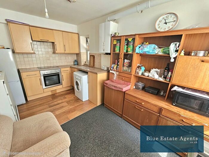 1 Bedroom Flat For Sale In Hanworth Road, Hounslow, TW3