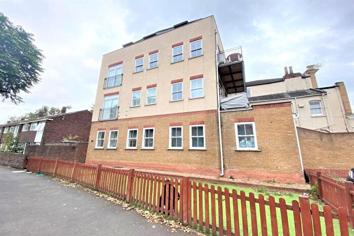 2 Bedroom Apartment To Rent In Lynton House, Docklands, E16