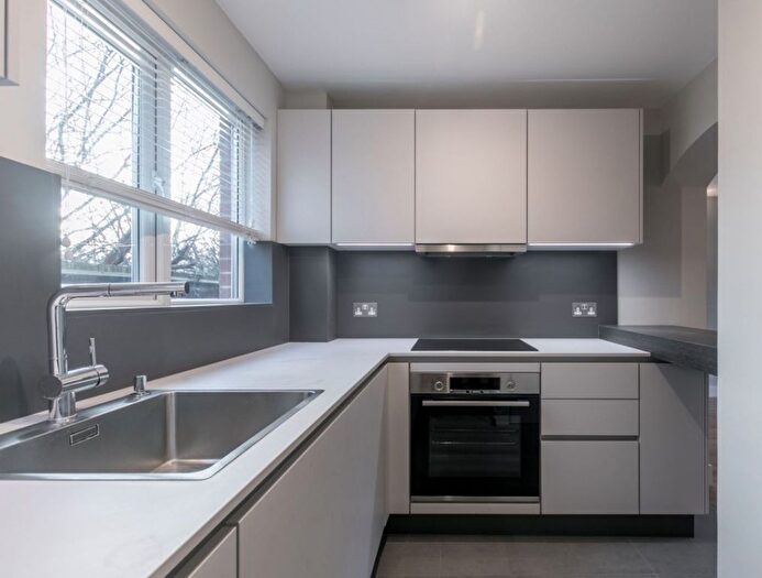 1 Bedroom Flat To Rent In Dunnock Close, London, N9