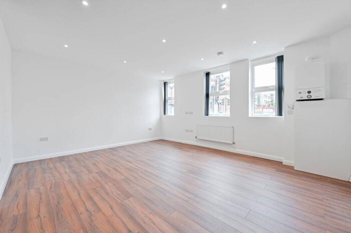 2 Bedroom Flat To Rent In Brownhill Road, Catford, London, SE6