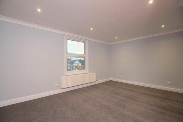 1 Bedroom Flat To Rent In Stoke Road, Slough SL2