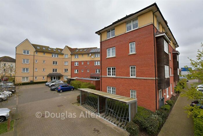 2 Bedroom Flat For Sale In Herschell Court, Basildon, Essex, SS14