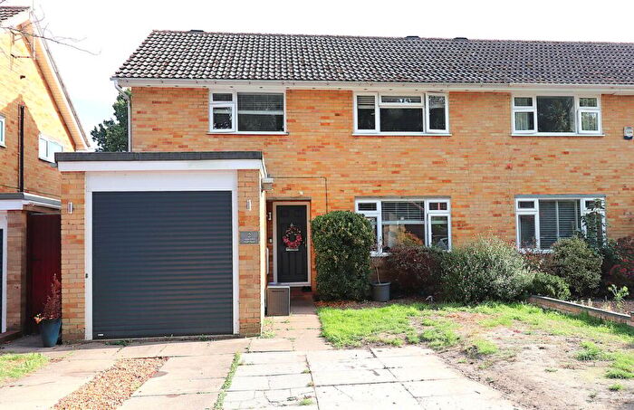 4 Bedroom Semi-Detached House For Sale In Lakeside Gardens, Farnborough, GU14