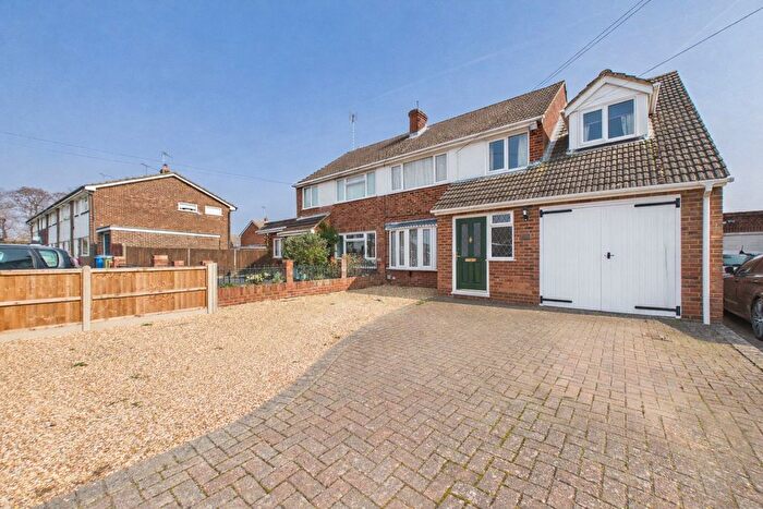3 Bedroom Semi Detached House For Sale In Field Way, Aldershot, Hampshire, GU12