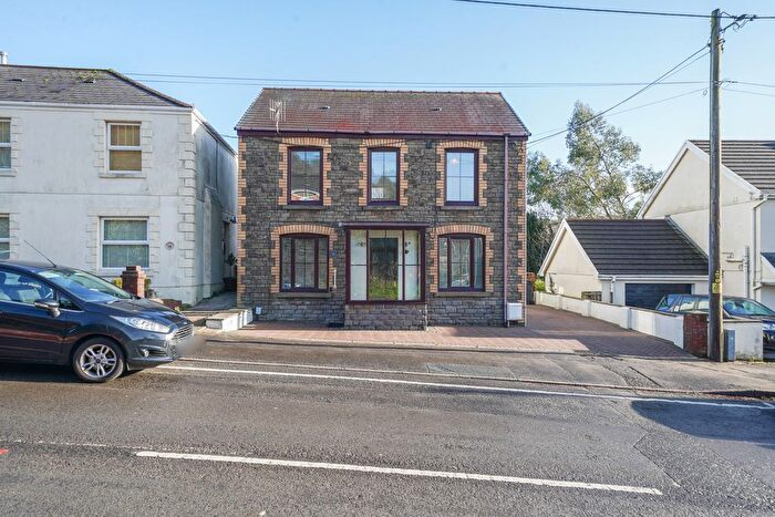 3 Bedroom Detached House For Sale In Penscynor, Neath, SA10