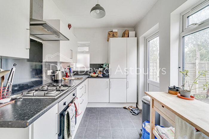 2 Bedroom Apartment To Rent In Palmerston Road, Bounds Green, London, N22