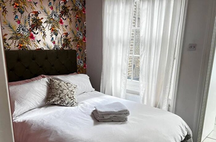 1 Bedroom Flat To Rent In Sutherland Street, London, SW1V