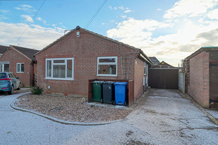 2 Bedroom Detached Bungalow For Sale In Broadlands Close, Dunscroft, DN7