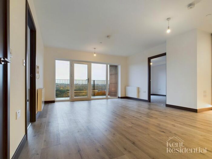 2 Bedroom Flat To Rent In Rosalind Drive, Maidstone, ME14