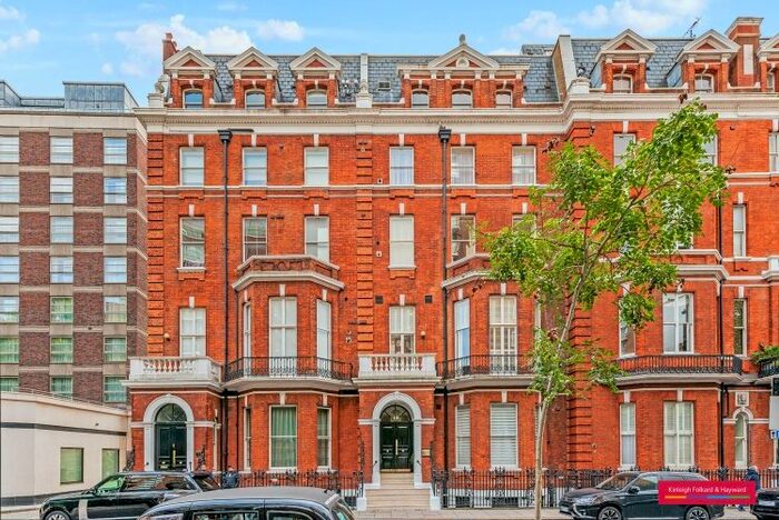 3 Bedroom Flat To Rent In Upper Berkeley Street, London, W1H