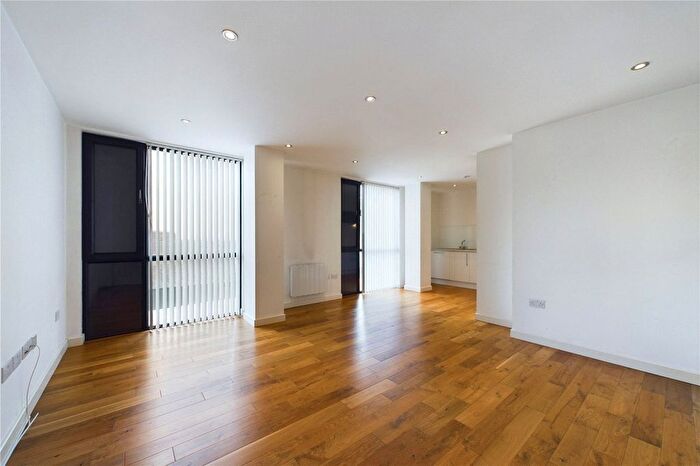 2 Bedroom Flat To Rent In The Boulevard, Crawley, West Sussex, RH10