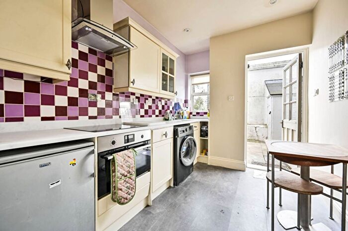 2 Bedroom Flat To Rent In Peterborough Villas, Parsons Green, London, SW6