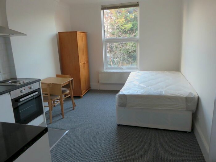 Studio To Rent In Manstone Road, Kilburn, London, NW2