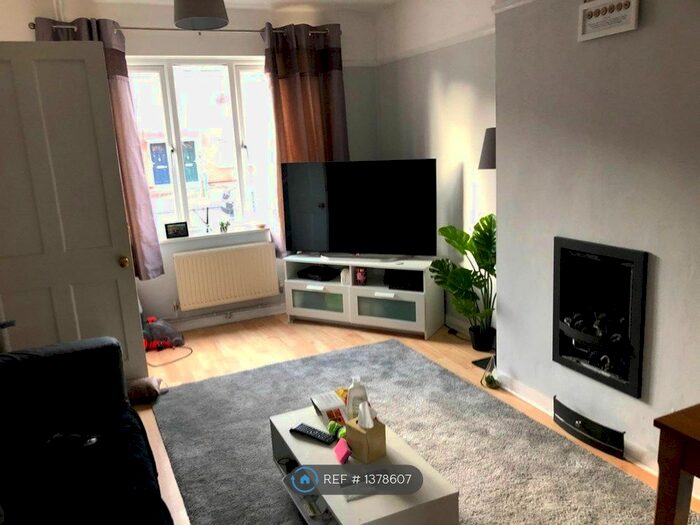 2 Bedroom Terraced House To Rent In Wathen Road, Warwick, CV34