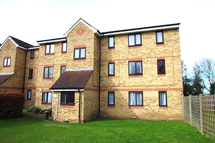 1 Bedroom Flat To Rent In Farne House, Scammell Way, Watford, WD18