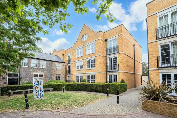 1 Bedroom Flat To Rent In Twickenham Road, Isleworth, TW7