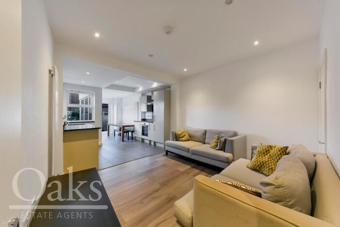 3 Bedroom Terraced House To Rent In Keens Road, Croydon, CR0