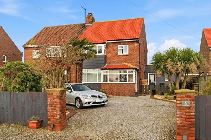 3 Bedroom Semi-Detached House For Sale In Winestead Cottages, Winestead, HU12