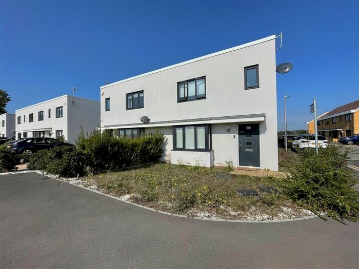 3 Bedroom Semi-Detached House For Sale In Shearwater Avenue, East Tilbury, Tilbury, RM18