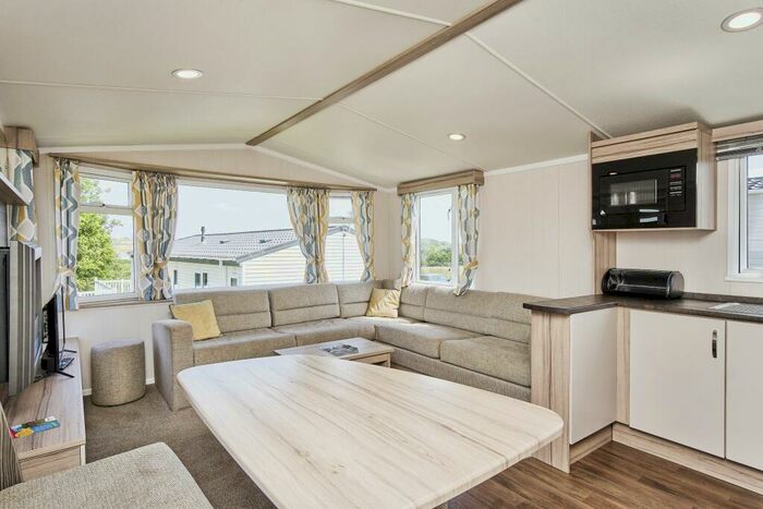 3 Bedroom Detached House For Sale In Thorness Lane, Cowes, PO31