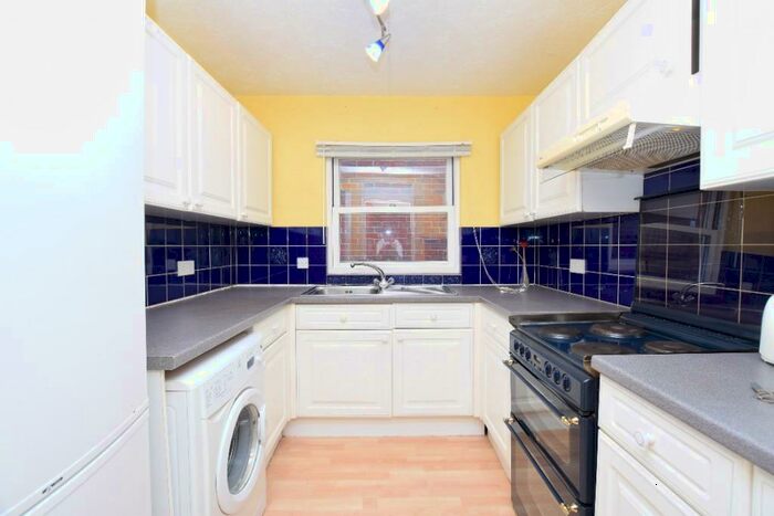 2 Bedroom Apartment To Rent In Overton Road, Sutton, Surrey, SM2