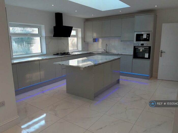 4 Bedroom Semi-Detached House To Rent In Great North Way, London, NW4