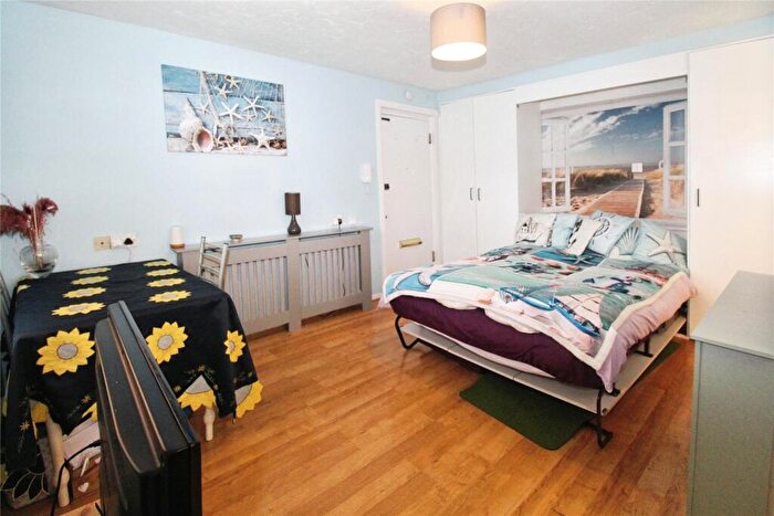 1 Bedroom Flat For Sale In Captains Place, Southampton, Hampshire, SO14