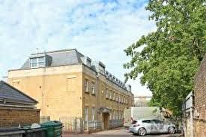 2 Bedroom Flat To Rent In George Mews, London, SW9