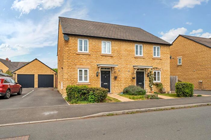 3 Bedroom Semi-Detached House For Sale In Carterton, Oxfordshire, OX18