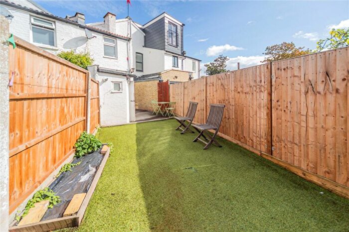 2 Bedroom Terraced House For Sale In Eleanor Road, London, N11
