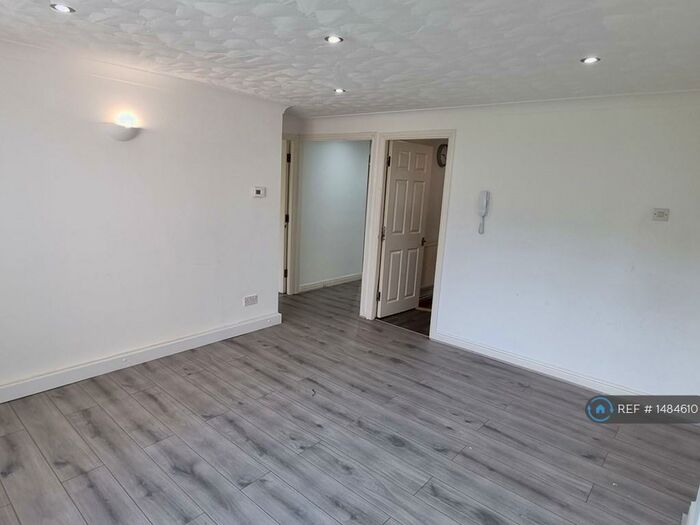 3 Bedroom Flat To Rent In Elysian Fields, Salford, M6