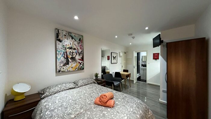 Studio To Rent In Blenheim Gardens, London, NW2