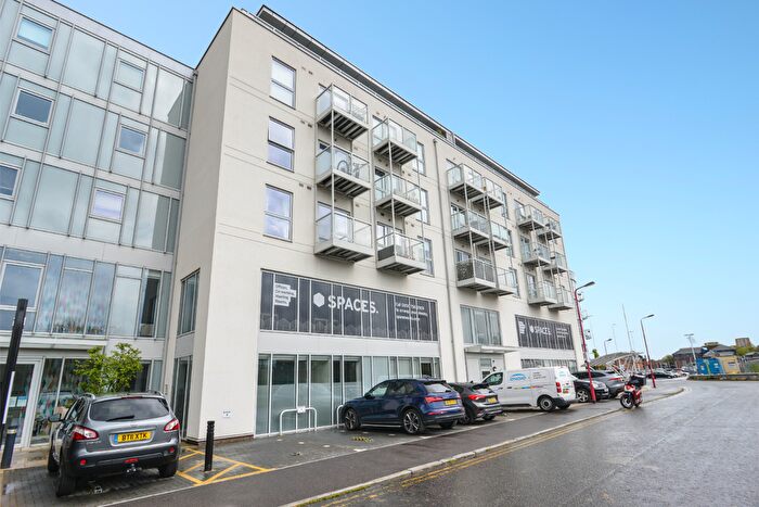 2 Bedroom Flat For Sale In Station View, Guildford, Surrey, GU1