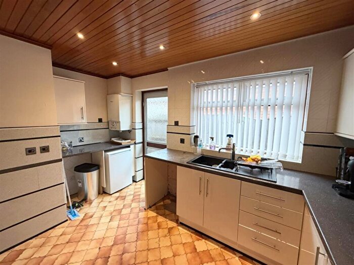 3 Bedroom Detached Bungalow To Rent In Fairlawn Close, Wirral, CH63