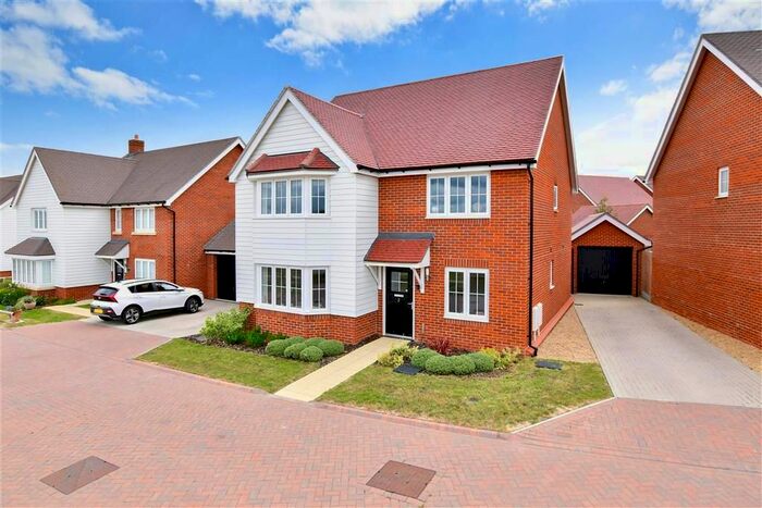 5 Bedroom Detached House For Sale In Wealden Way, Headcorn, Kent, TN27