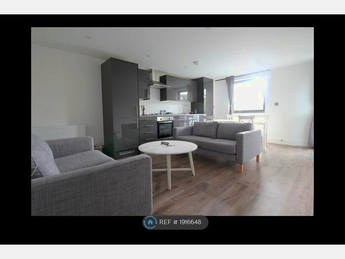 2 Bedroom Flat To Rent In Sahin House, London, E8
