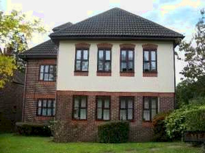 Apartment To Rent In Somerset Road, Redhill, Surrey, RH1