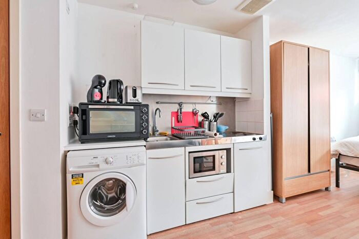 Studio To Rent In Long Lane, London Bridge, London, SE1