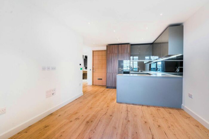 1 Bedroom Flat To Rent In Smithfield Square, High Street, London, F, Hornsey, London, N8