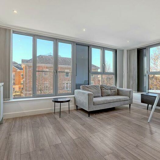 1 Bedroom Flat To Rent In Carlton House, New London Road, Chelmsford, Essex, CM2