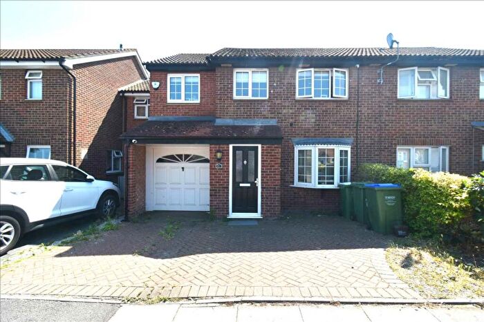 4 Bedroom House To Rent In Ashurst Close, Crayford, DA1