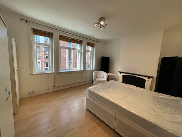 3 Bedroom Flat To Rent In Bond Street, London, W5