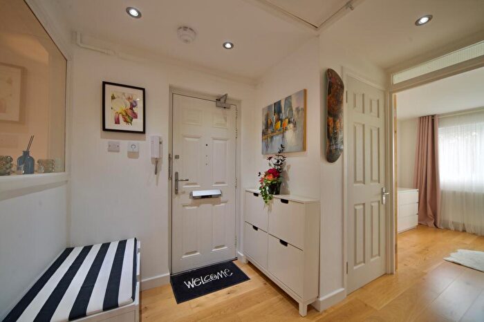 1 Bedroom Flat For Sale In Tenterden Road, London, N17