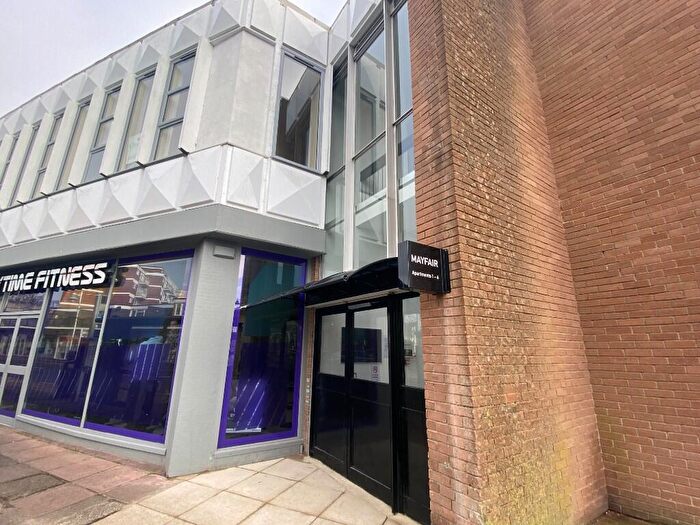 2 Bedroom Flat To Rent In Stoke Road, Gosport, Hampshire, PO12