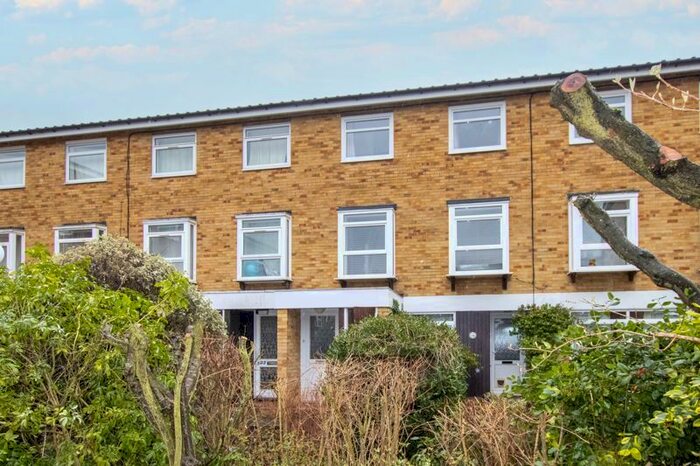 2 Bedroom Flat To Rent In Cotelands, Croydon, CR0