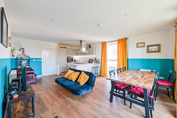 1 Bedroom Flat For Sale In Mahindra Way, Beckton, London, E6