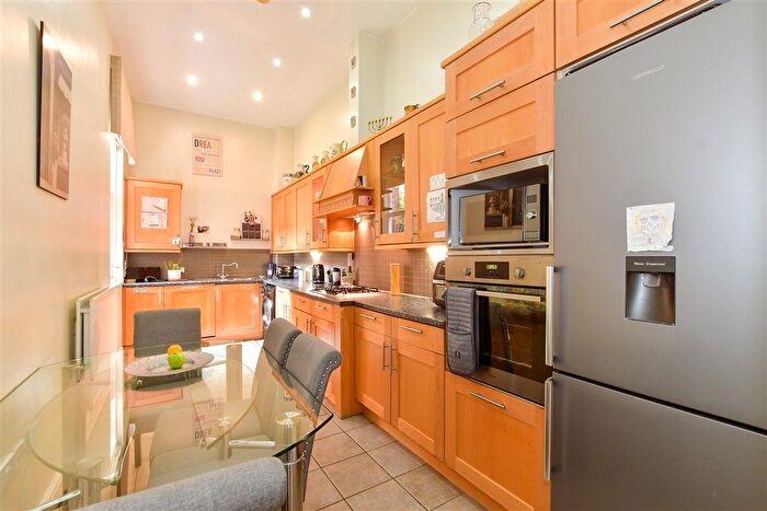 2 Bedroom Flat For Sale In Rosebury Square, Woodford Green, Essex, IG8