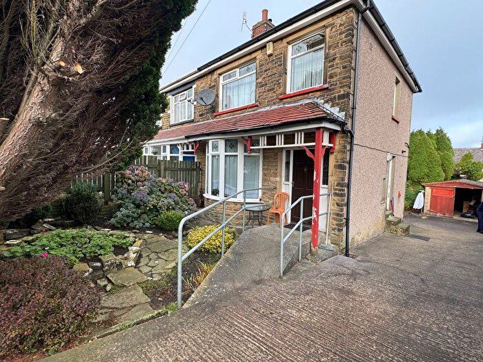 3 Bedroom Semi-Detached House To Rent In Southmere Drive, Bradford, West Yorkshire, BD7